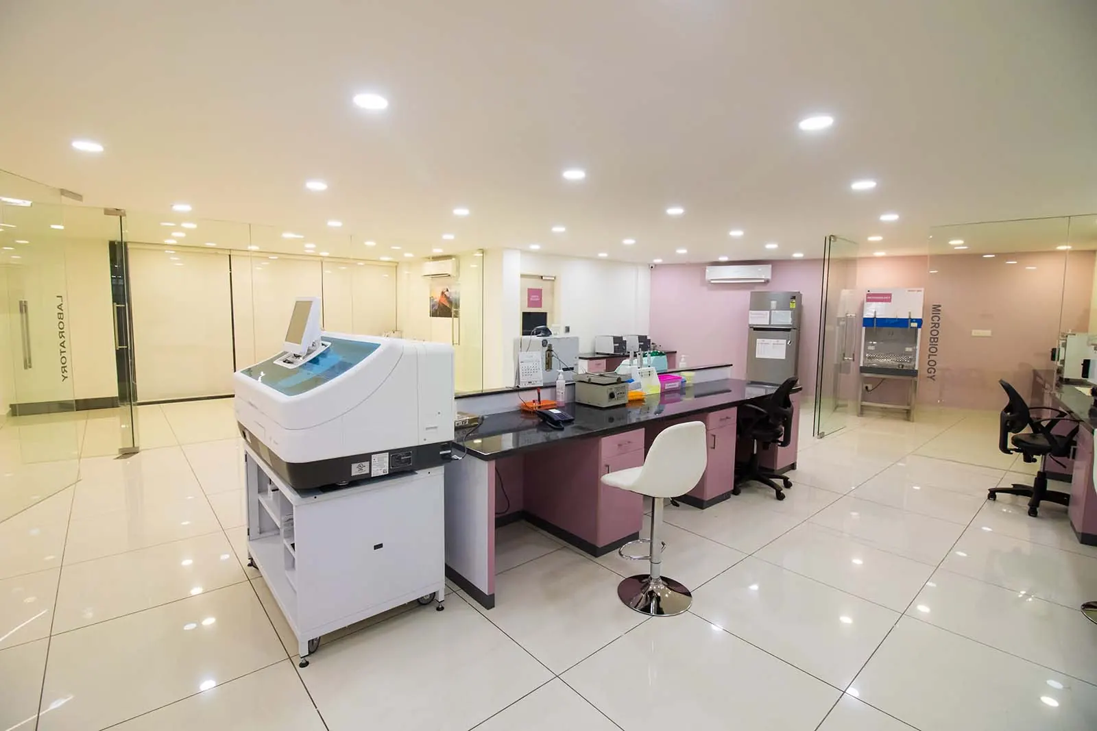 Patient room at Sanghi Medical Centre, Kerala - healthcare interior design by Radianz, architects in Trivandrum